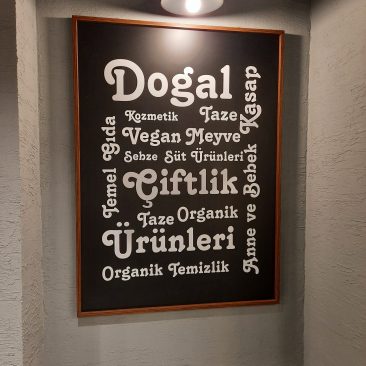 kara tahta reklam özel tasarım ahşap kenar